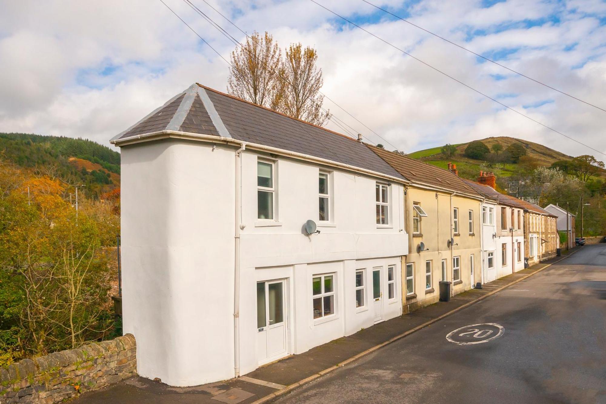Riverside Great House In The Afan Forest Bike Park By Staystaycations Glyncorrwg Esterno foto